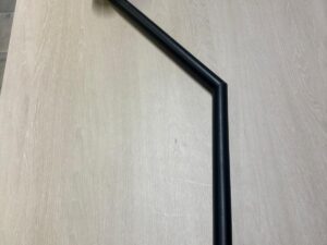 Barre d’appui / poignée de sécurité murale noire métallique – L76 cm