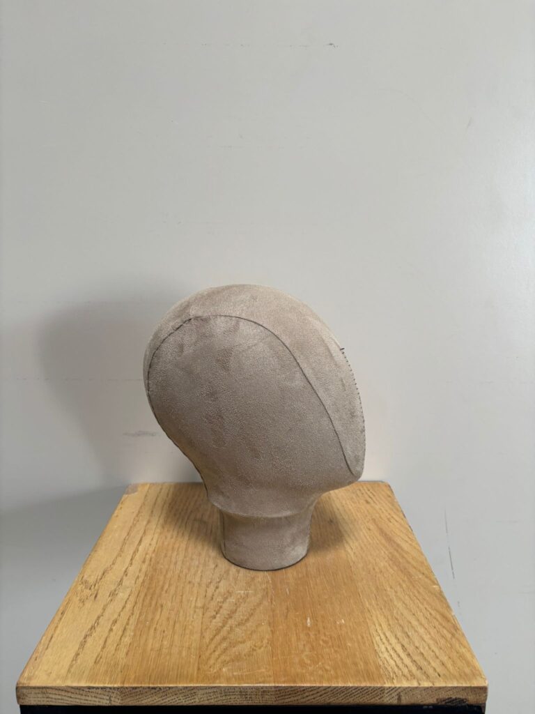 Tête de présentation mannequin en fibre de verre et velours marron – H27 cm