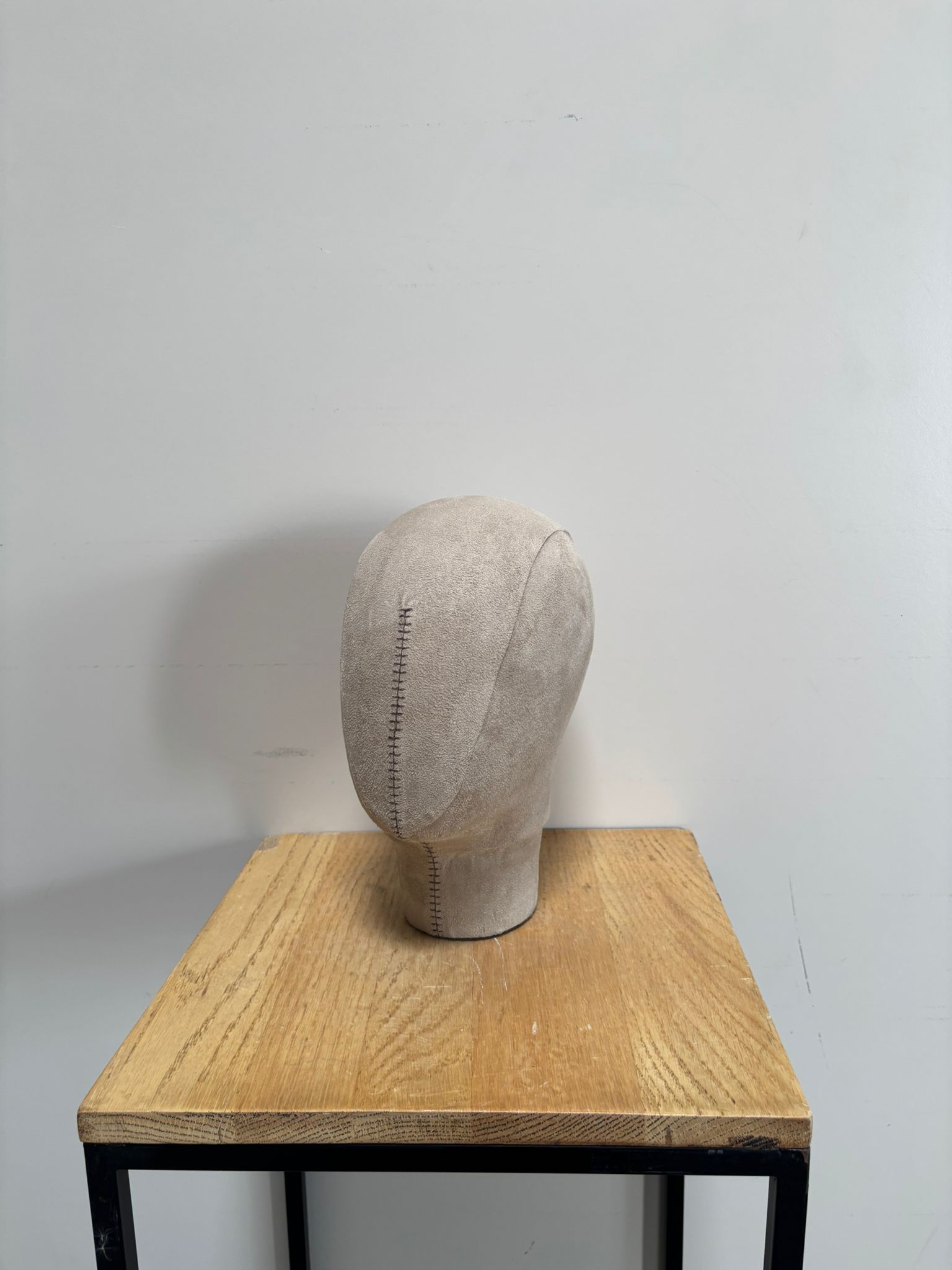 Tête de présentation mannequin en fibre de verre et velours marron – H27 cm