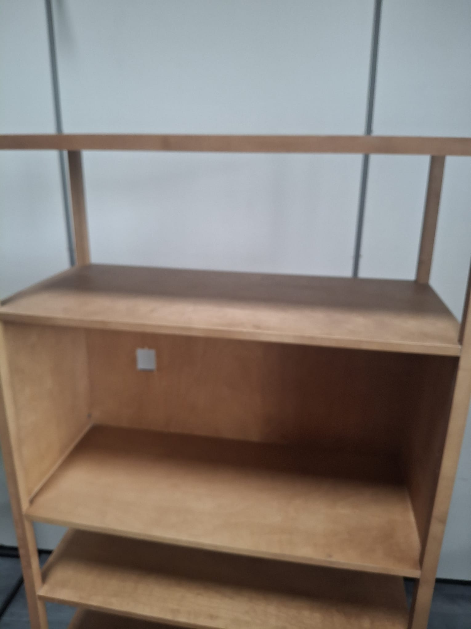 Armoire en bois marron – H184 x L90 x P42 cm