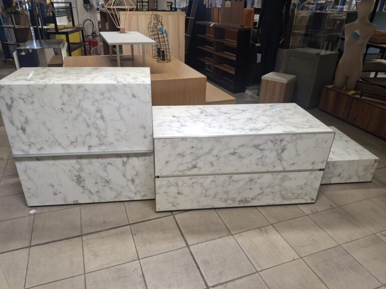 Ensemble de meubles & podiums de présentation imitation marbre brillant 3 modules – L120 x l60 x H90 cm