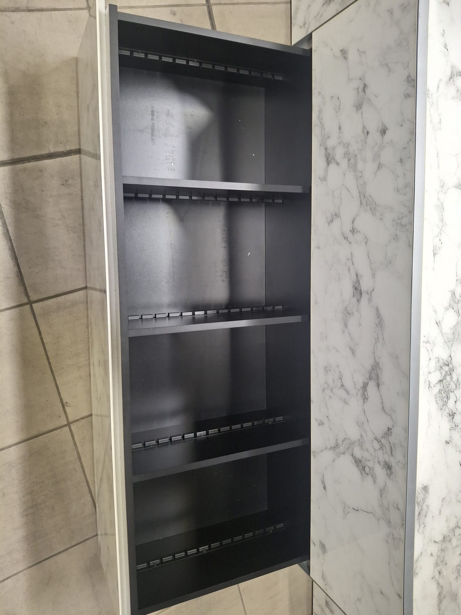 Ensemble de meubles & podiums de présentation imitation marbre brillant 3 modules – L120 x l60 x H90 cm