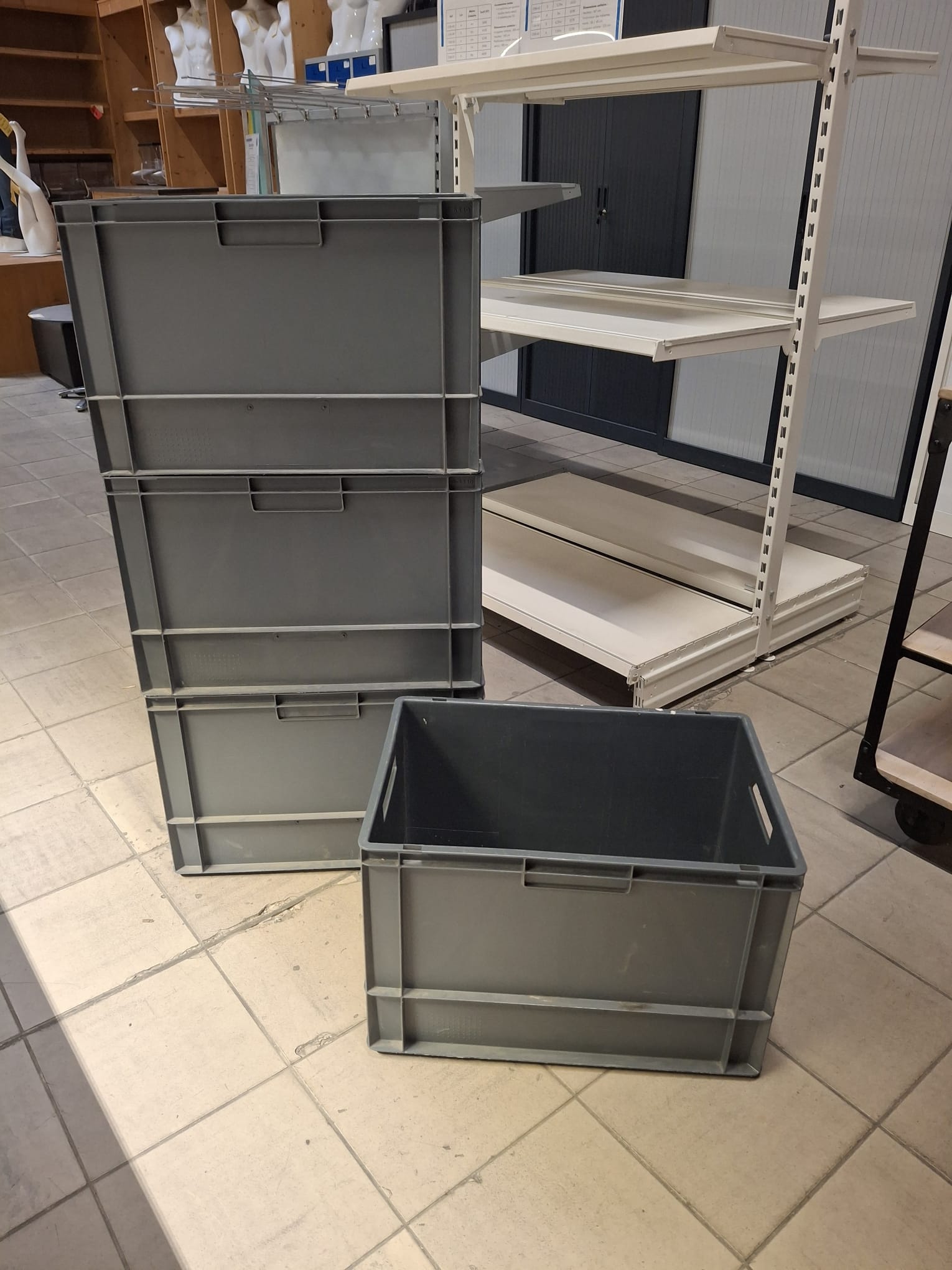 Caisse de manutention gris anthracite avec poignées – L59,5 x l40 x P40 cm