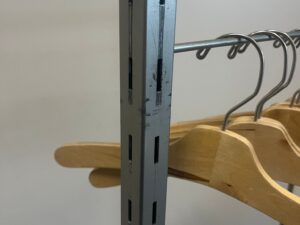 Portant à vêtements pied rond métallique – L43 x Ø50 x H143 cm