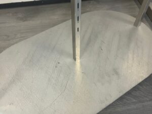 Portant à vêtements pied ovale métallique – L89 x l50 x H143 cm