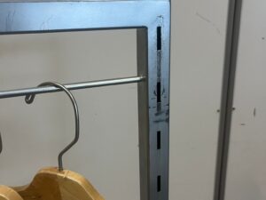 Portant à vêtements pied ovale métallique – L89 x l50 x H143 cm