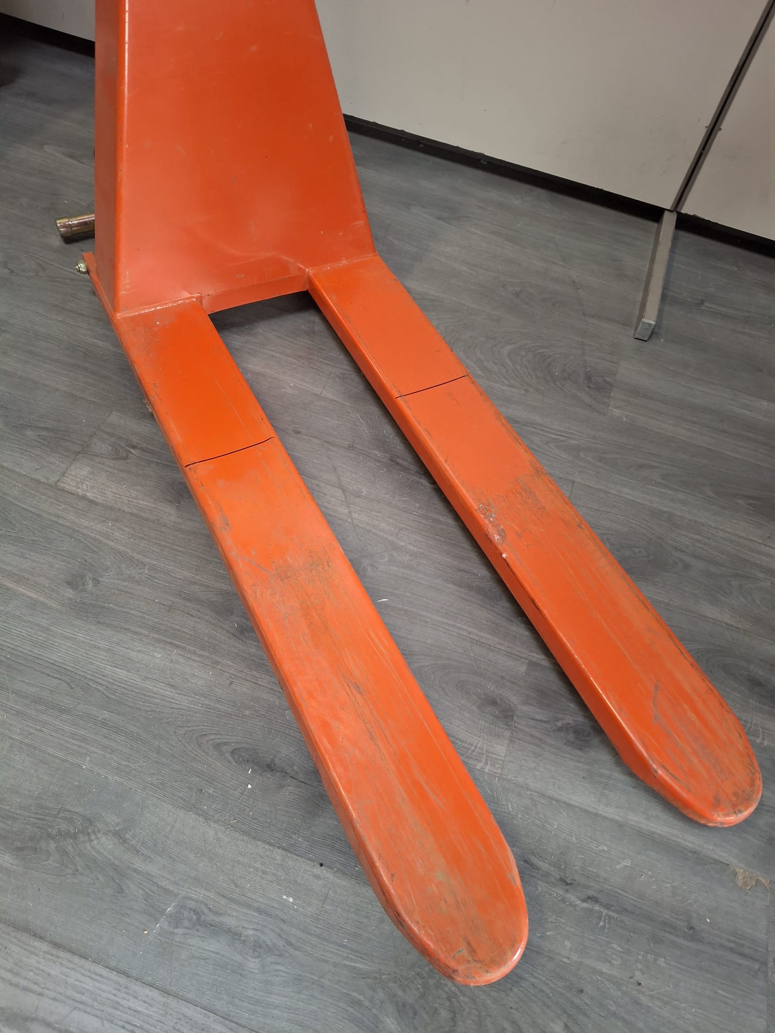 Transpalette manuel orange 1000 kg avec stabilisateurs