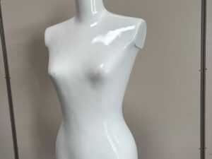Mannequin buste femme blanc brillant à poser – H72 x L36 cm