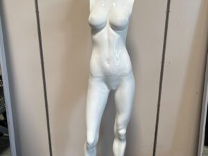 Mannequin complet femme avec socle blanc brillant – H186 cm