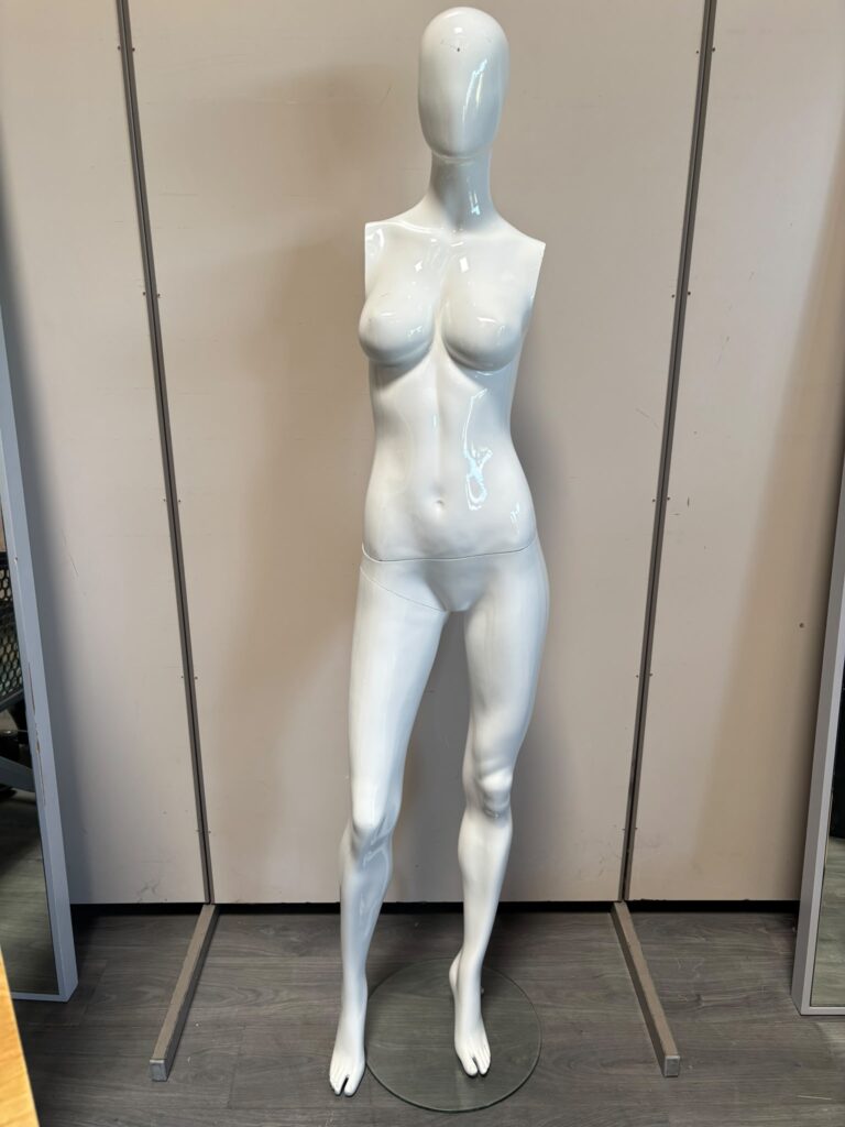 Mannequin complet femme avec socle blanc brillant – H186 cm