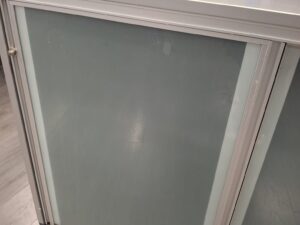 Armoire de bureau avec portes coulissantes – Métal, bois et verre – L150 x P51 x H105 cm