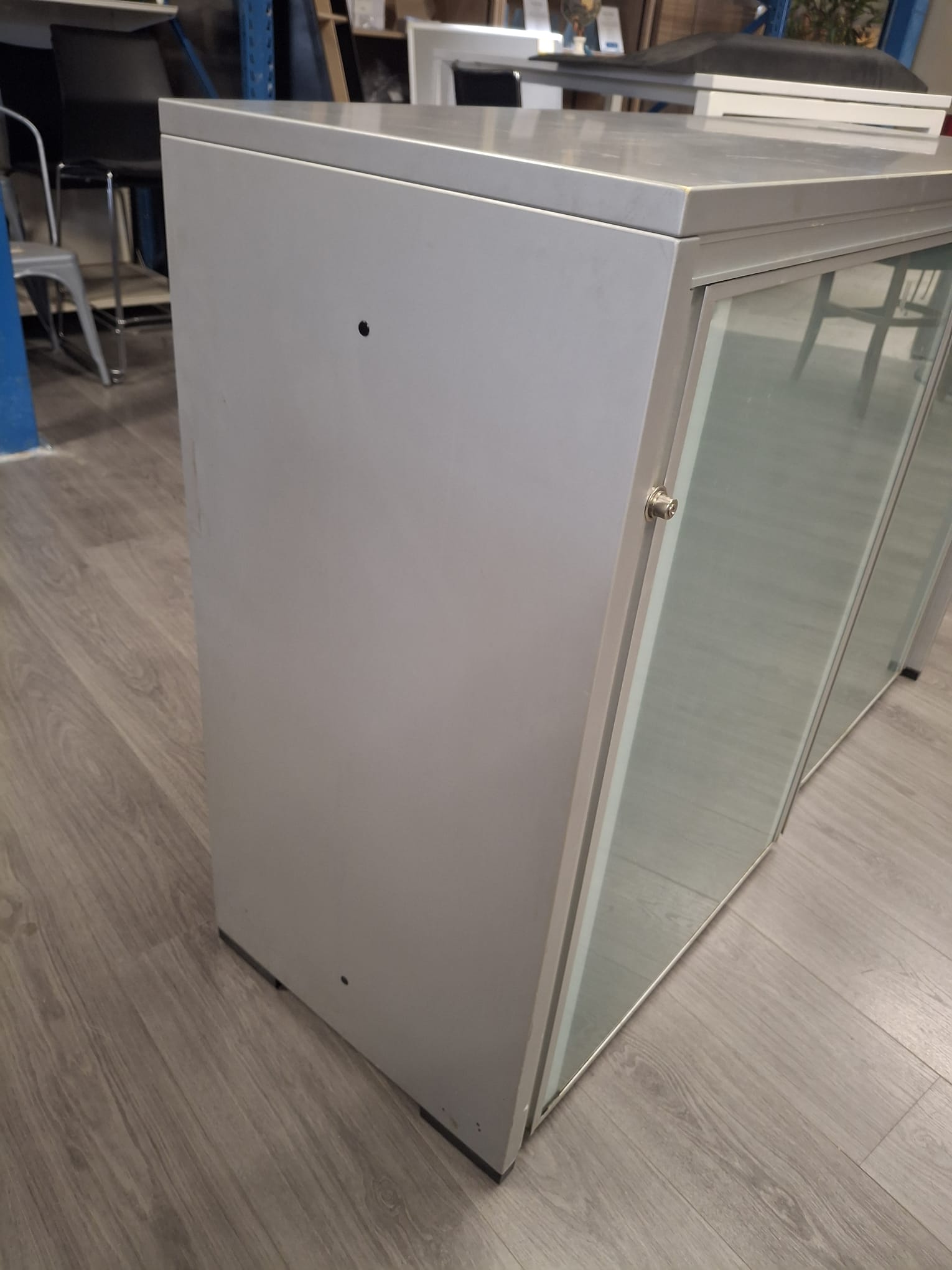 Armoire de bureau avec portes coulissantes – Métal, bois et verre – L150 x P51 x H105 cm