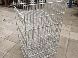 Lot de 4 bacs corbeilles empilables métalliques blancs – H90 x L47 x P40 cm