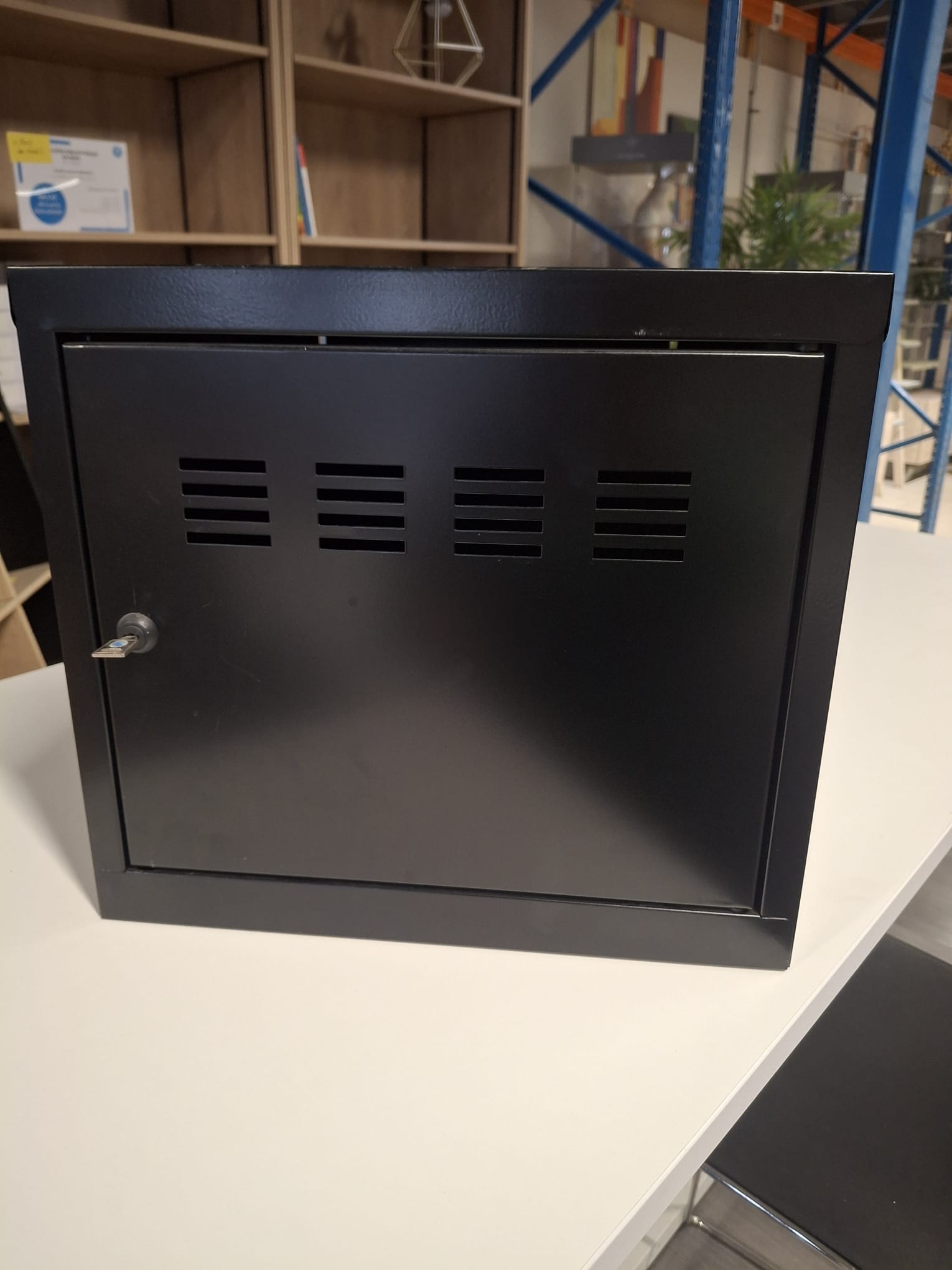 Casier vestiaire métallique noir avec serrure – H36,5 x L40 x P40 cm