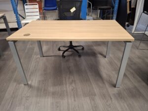 Bureau droit gris et bois – L140 x P80 x H74 cm