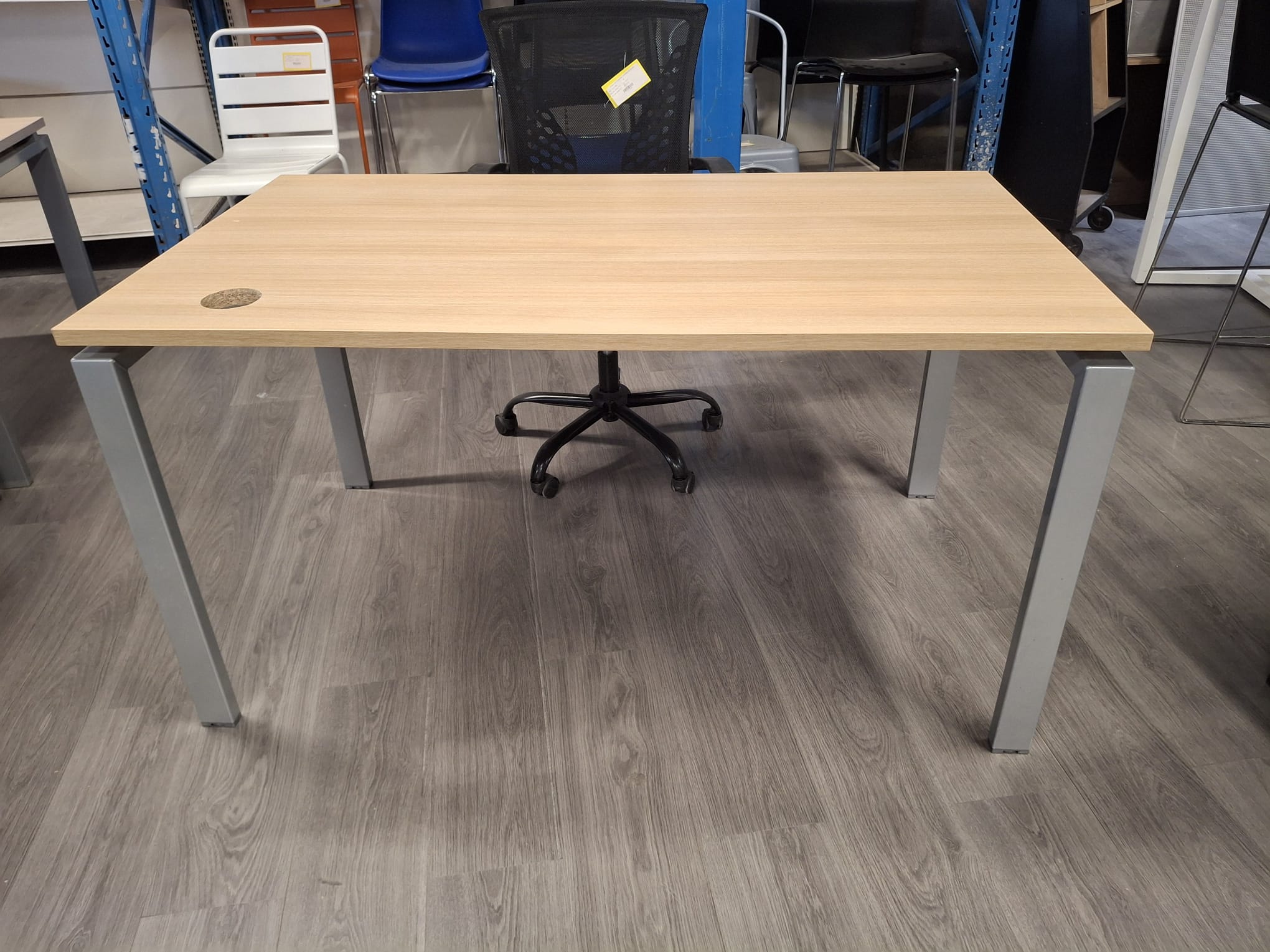 Bureau droit gris et bois – L140 x P80 x H74 cm