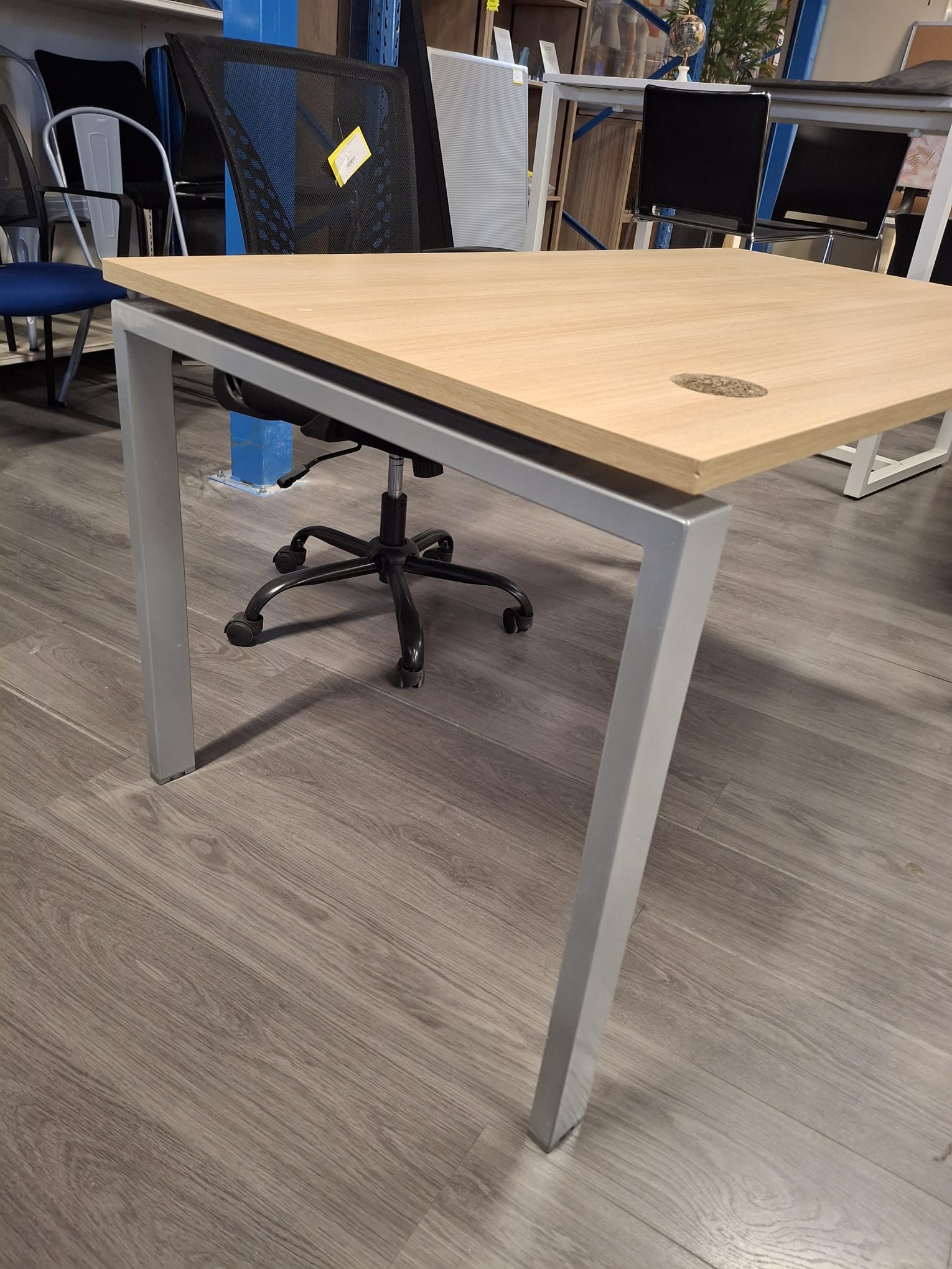 Bureau droit gris et bois – L140 x P80 x H74 cm