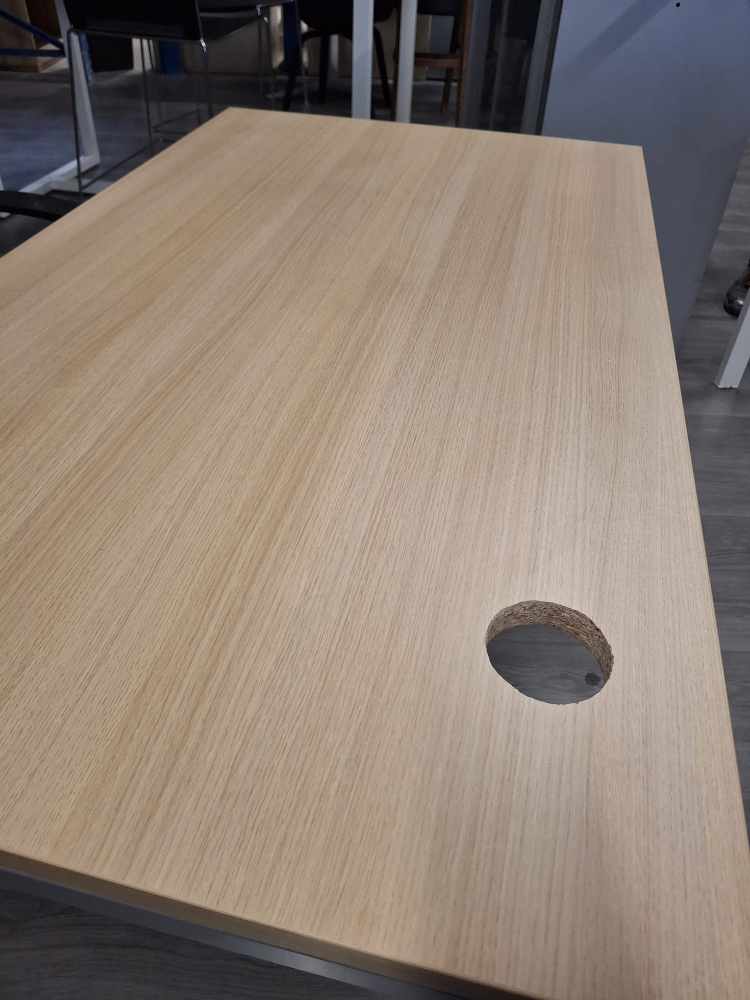 Bureau droit gris et bois – L140 x P80 x H74 cm