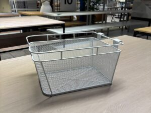 Panier métallique blanc à poser ou à suspendre – L30 x l38 x P21 cm