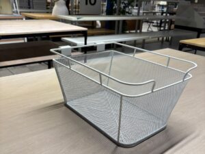 Panier métallique blanc à poser ou à suspendre – L30 x l38 x P21 cm