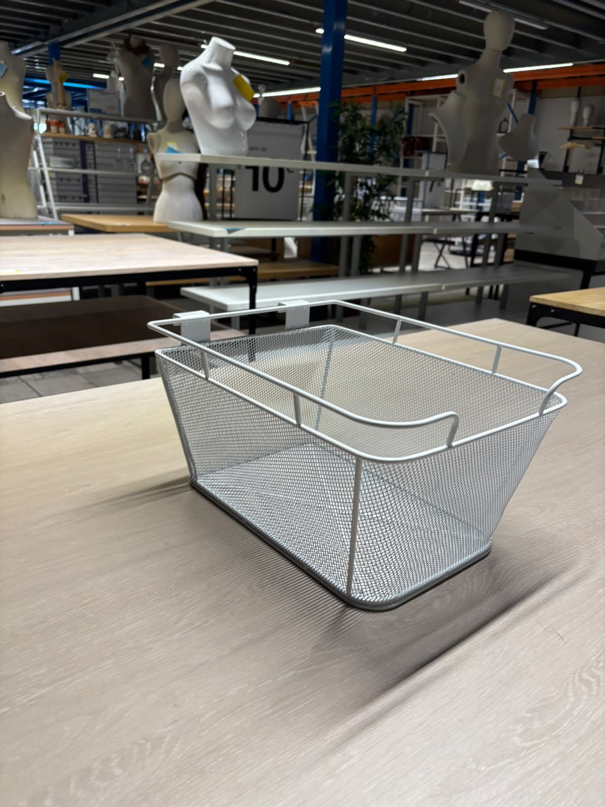 Panier métallique blanc à poser ou à suspendre – L30 x l38 x P21 cm