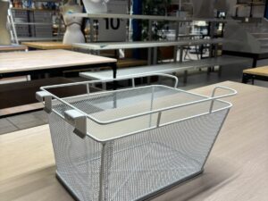 Panier métallique blanc à poser ou à suspendre – L30 x l38 x P21 cm