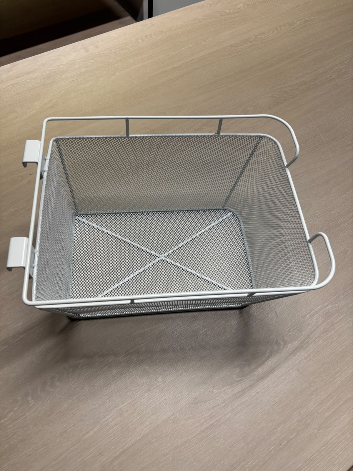 Panier métallique blanc à poser ou à suspendre – L30 x l38 x P21 cm