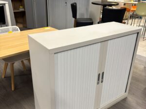 Armoire de bureau métallique grise avec tablette réglable – L120 x P42,5 x H100 cm