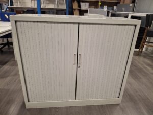 Armoire de bureau basse métallique gris clair 2 tablettes – L120 x P43 x H105 cm
