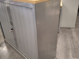 Armoire basse de bureau métal et bois avec clé 2 tablettes – L120 x P43 x H103 cm