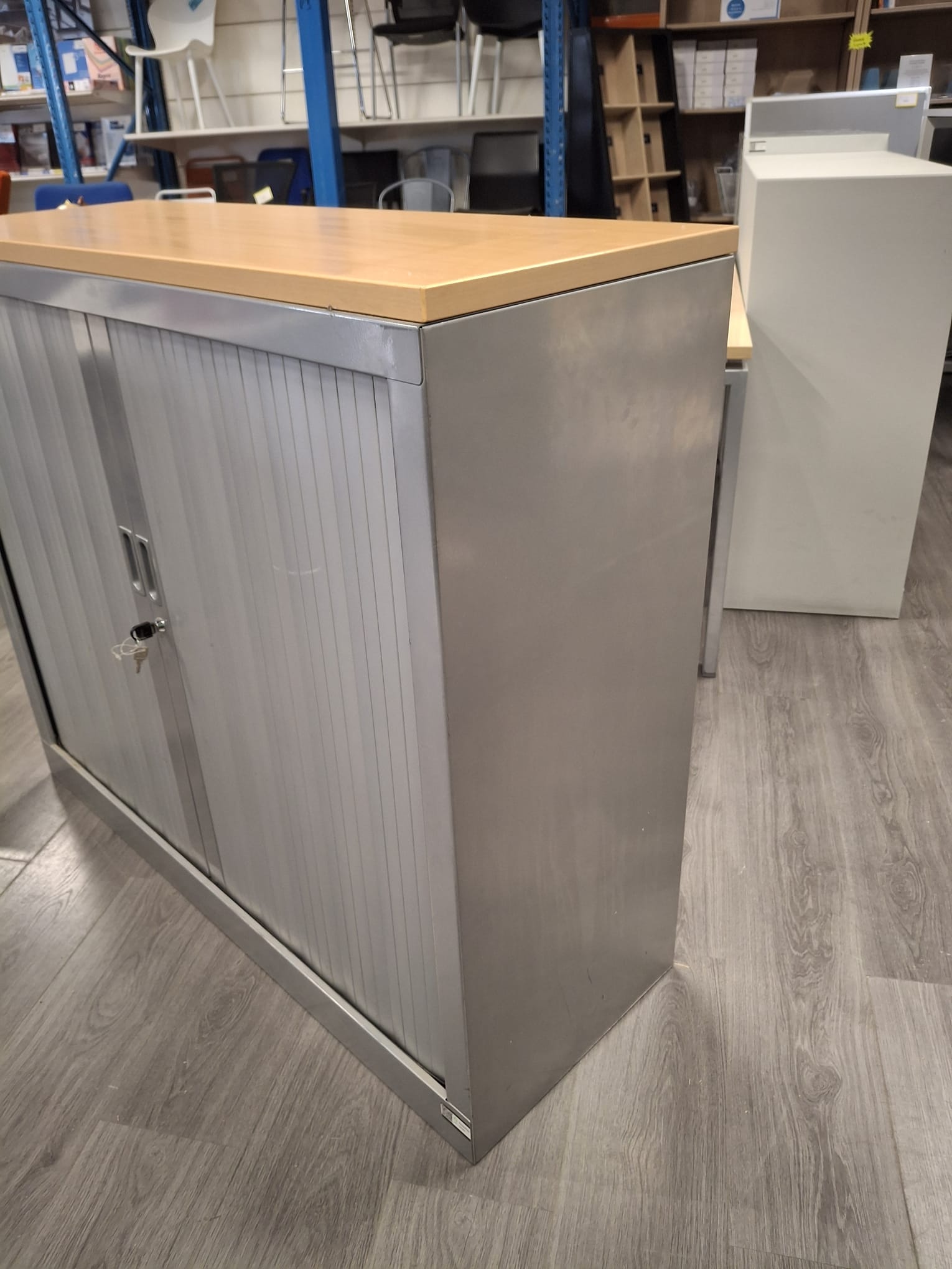 Armoire basse de bureau métal et bois avec clé 2 tablettes – L120 x P43 x H103 cm