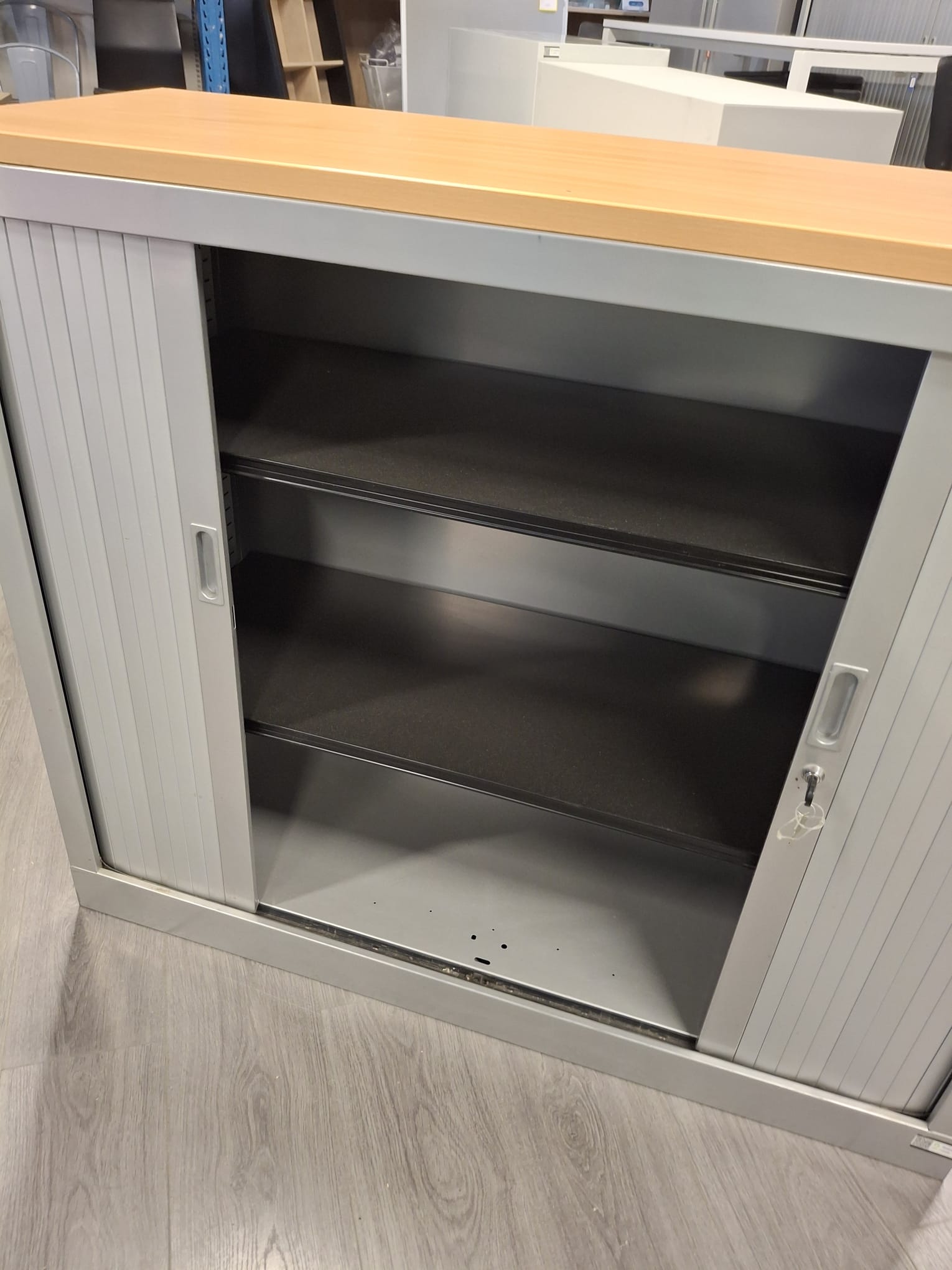 Armoire basse de bureau métal et bois avec clé 2 tablettes – L120 x P43 x H103 cm