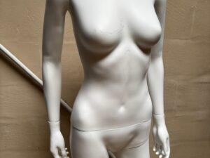 Mannequin femme sur socle en verre blanc – H163 cm