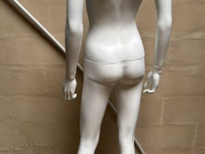 Mannequin femme sur socle en verre blanc – H163 cm