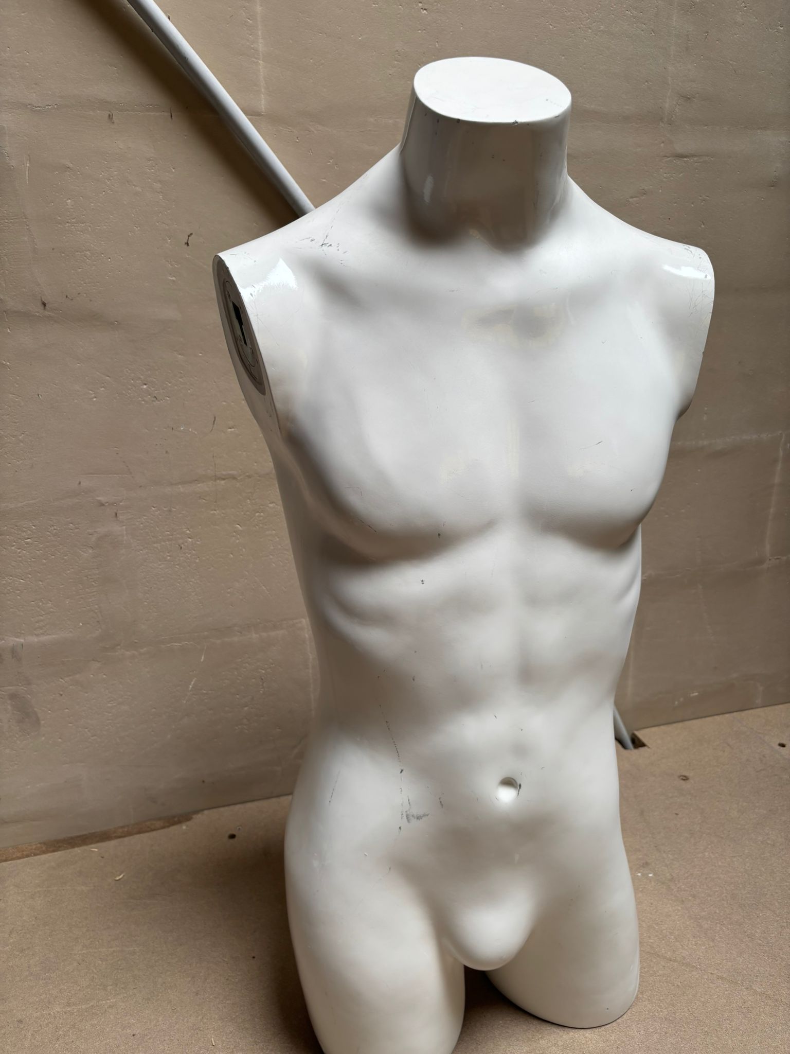Buste homme blanc brillant en fibre de verre – H80 cm