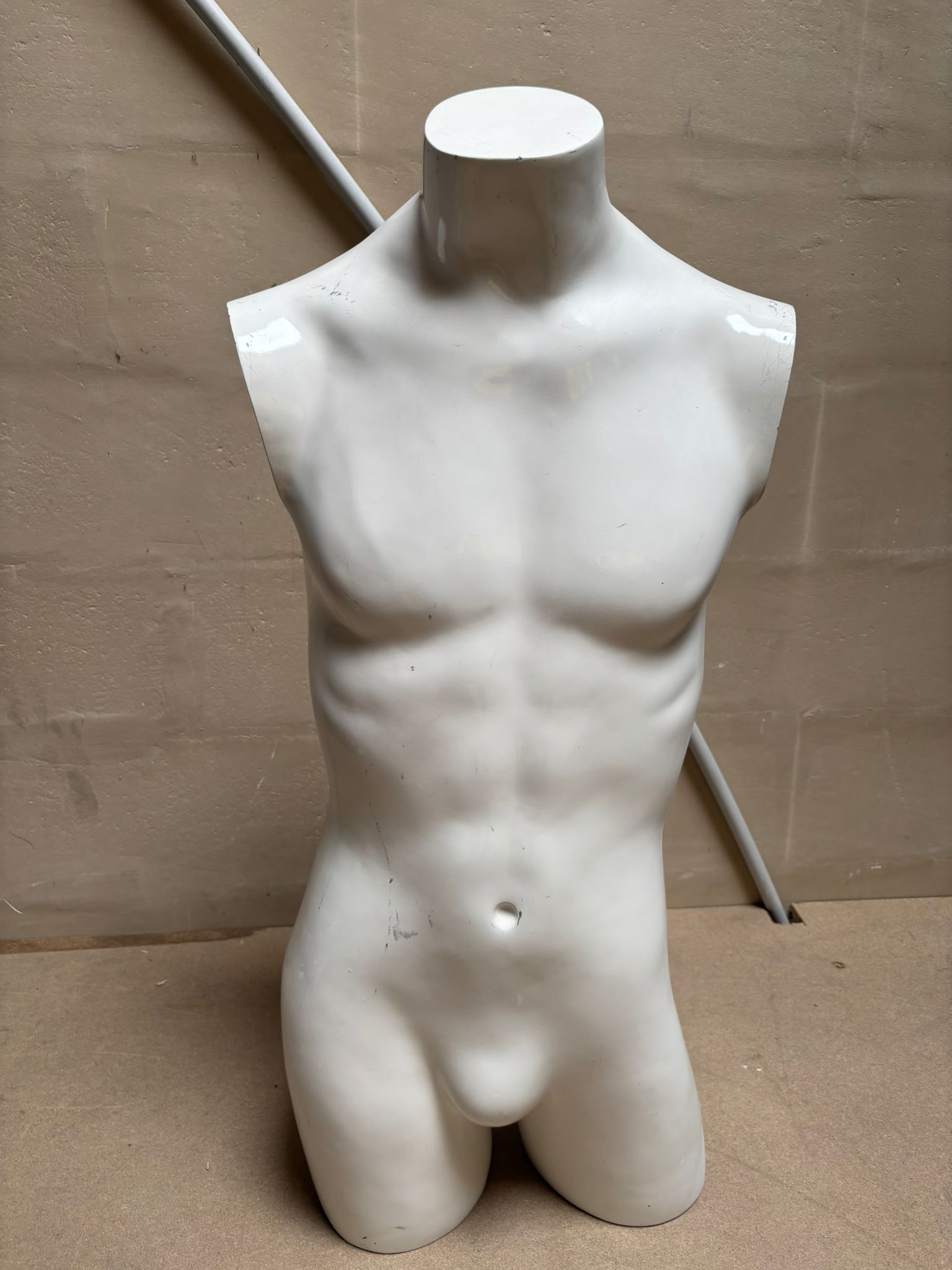 Buste homme blanc brillant en fibre de verre – H80 cm