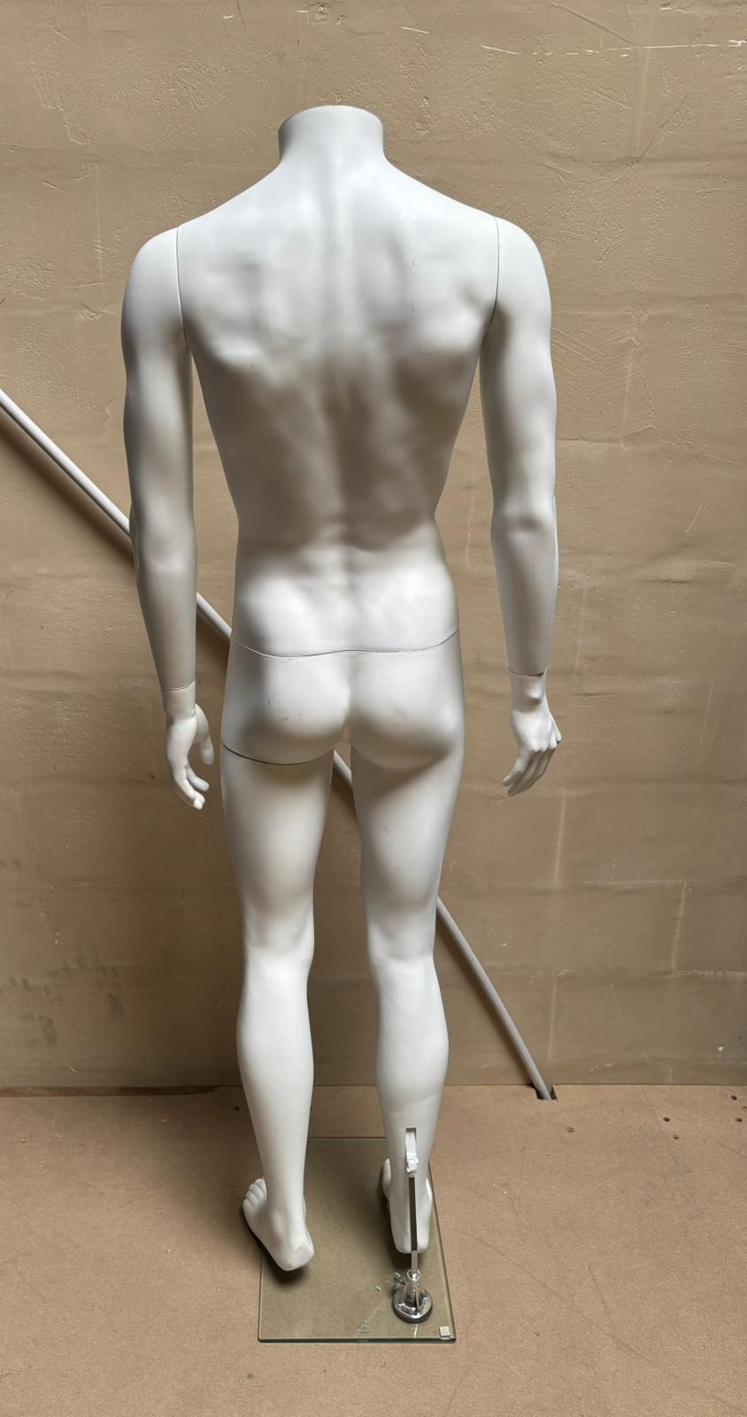 Mannequin homme sur socle en verre blanc mat – H169 cm