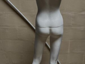 Mannequin femme sur socle en verre blanc mat – H160 cm