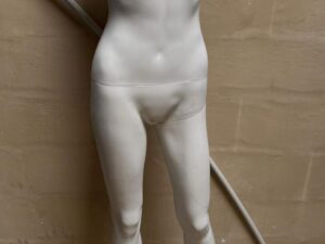 Mannequin femme sur socle en verre blanc mat – H160 cm