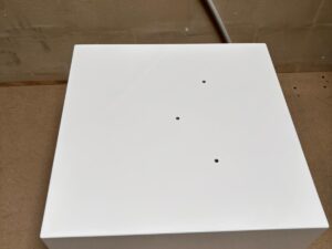Podium de présentation blanc brillant bois et fibre de verre – Neuf – L60 x l60 x H40 cm
