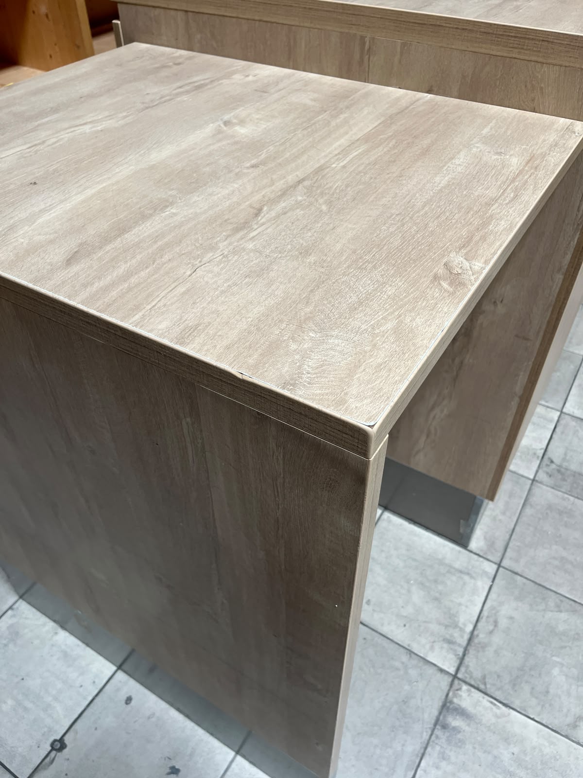 Meuble de caisse en bois avec retour – L130 x P80 x H110 cm