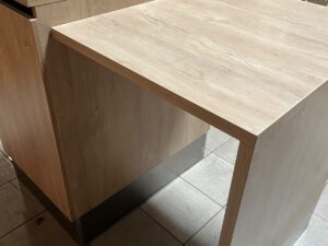 Meuble de caisse en bois avec retour – L130 x P80 x H110 cm