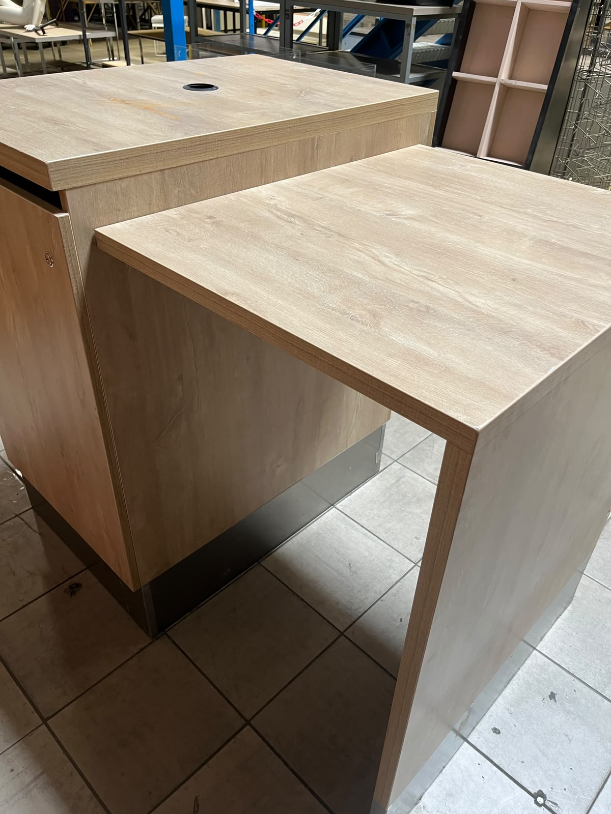 Meuble de caisse en bois avec retour – L130 x P80 x H110 cm