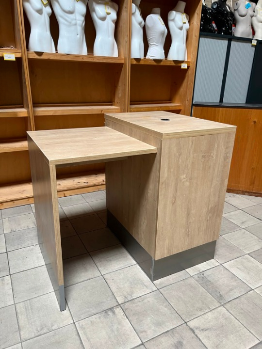Meuble de caisse en bois avec retour – L130 x P80 x H110 cm