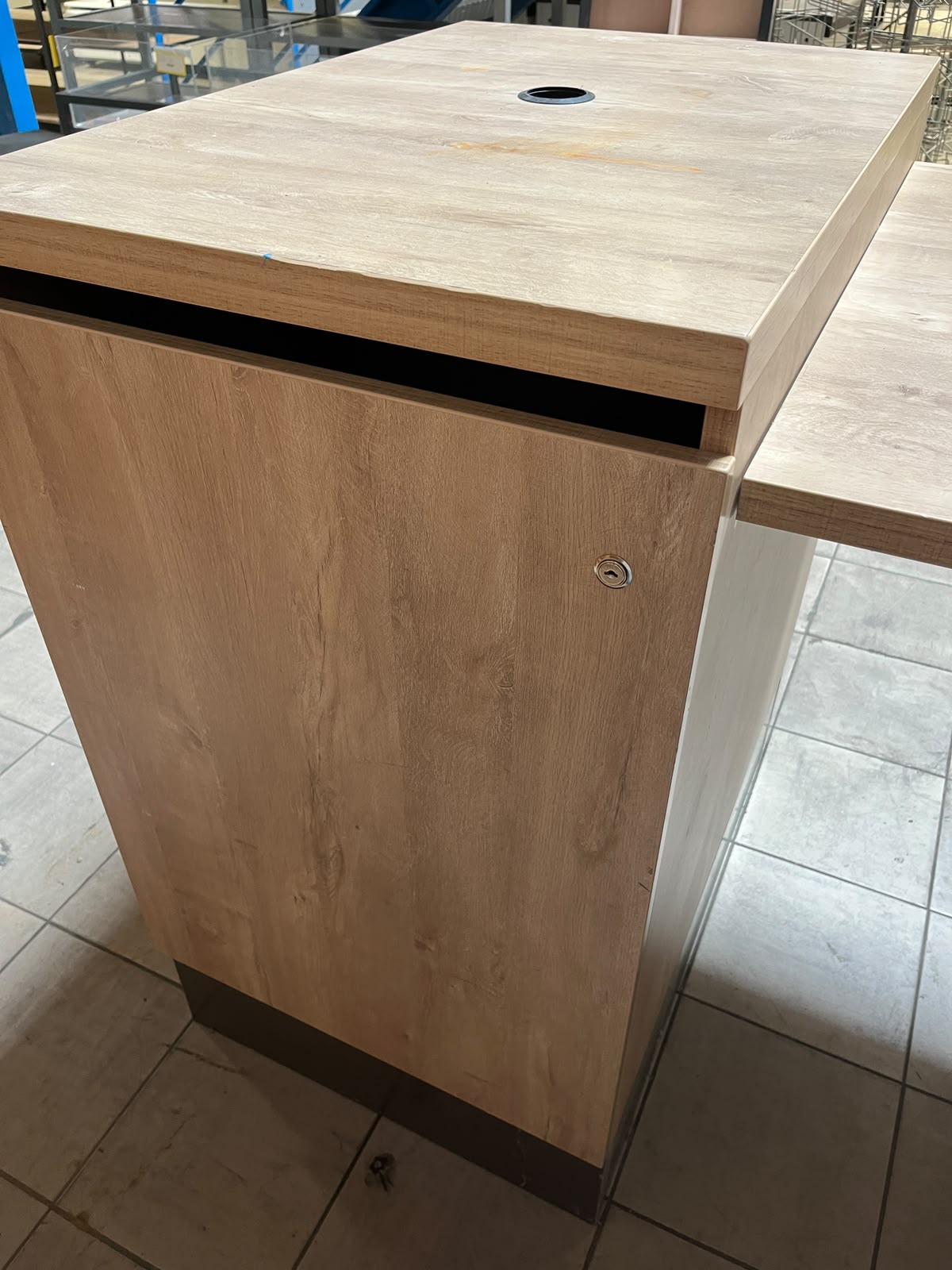 Meuble de caisse en bois avec retour – L130 x P80 x H110 cm