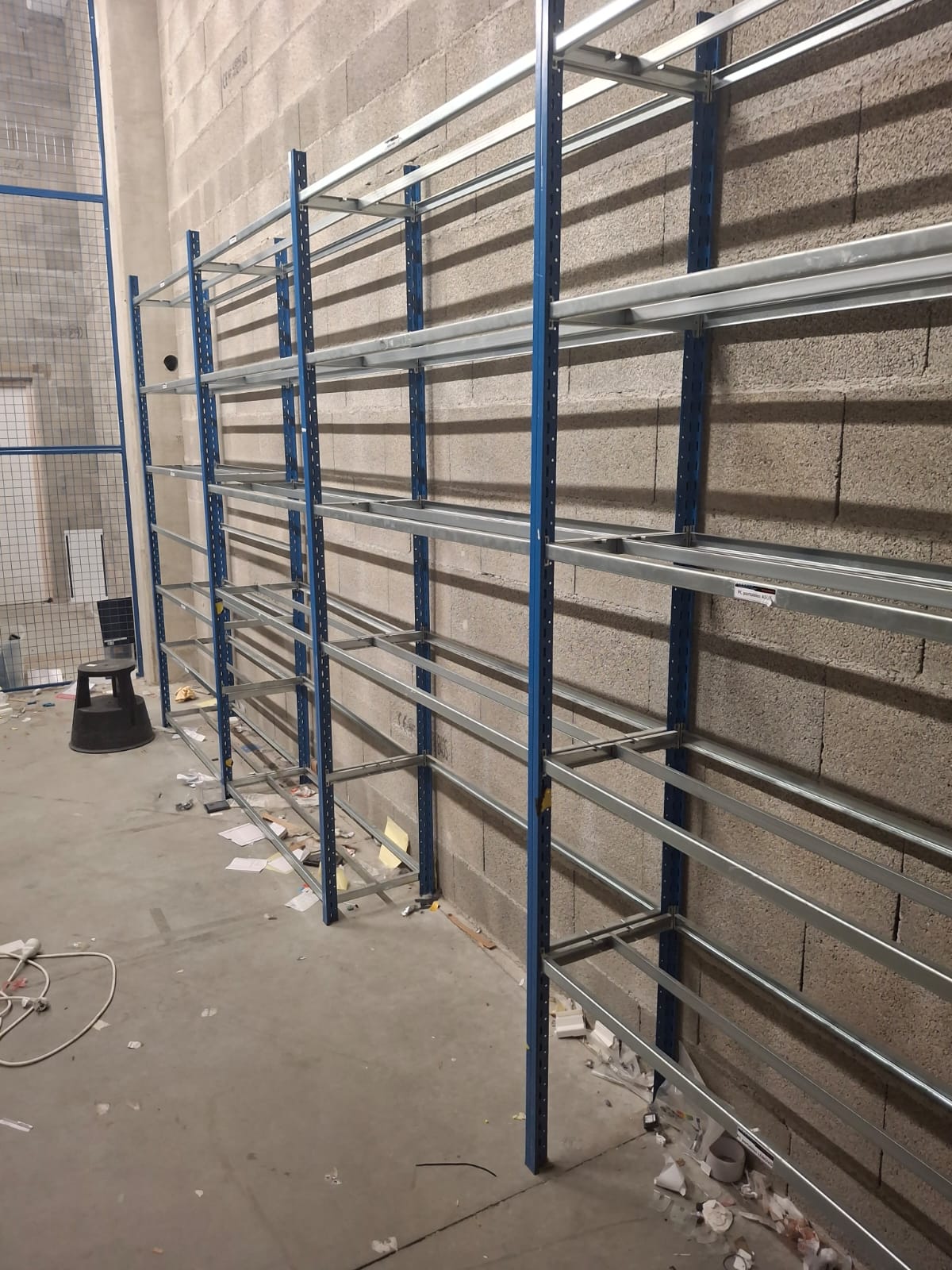 Lot de 4 étagères de stockage métalliques bleu et gris – L504 x P40 x H240 cm