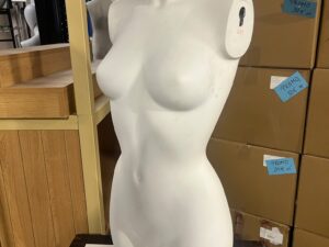 Mannequin buste femme fibre de verre blanc demi-cuisse – H87 cm