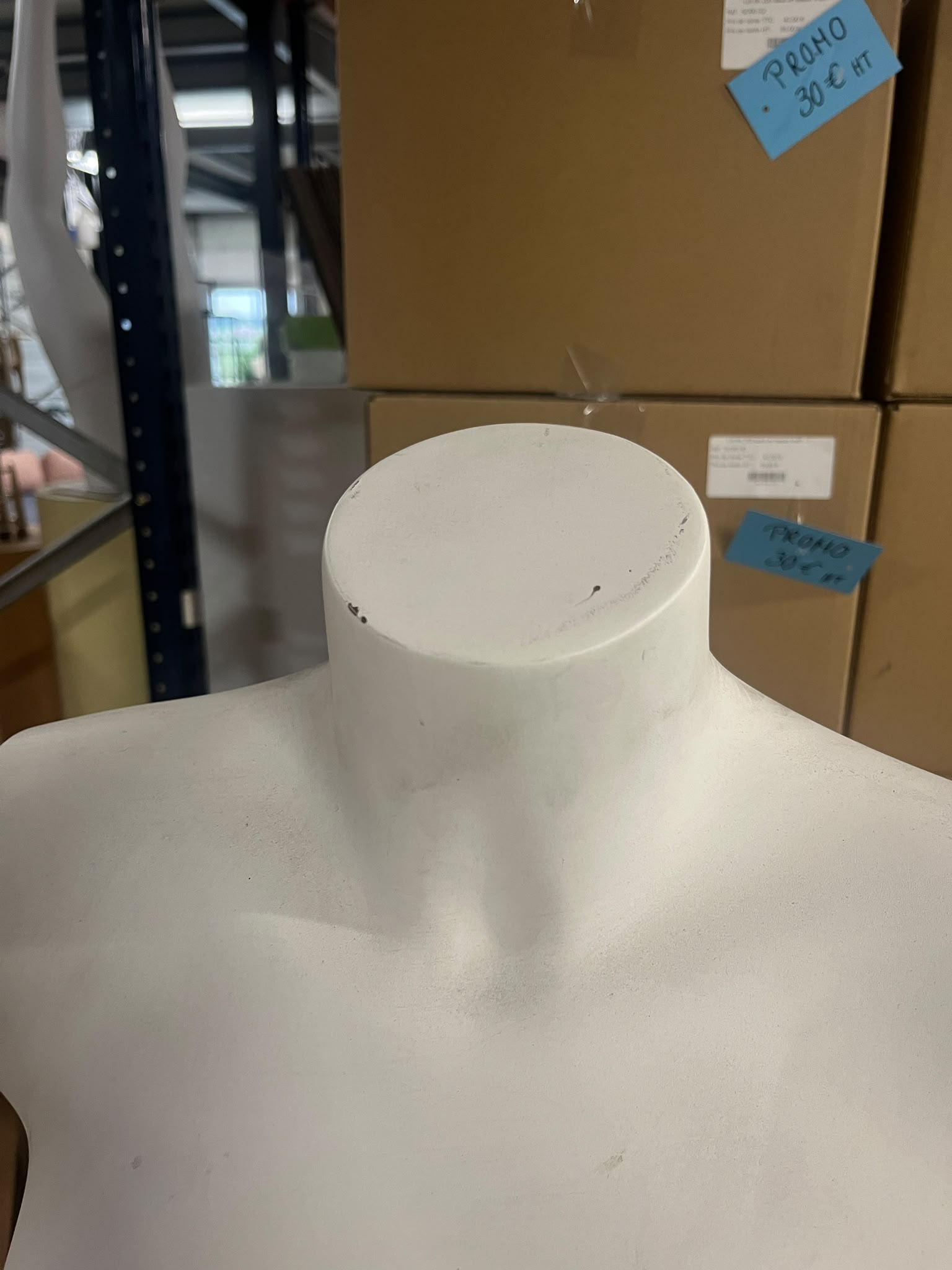 Mannequin buste femme fibre de verre blanc demi-cuisse – H87 cm