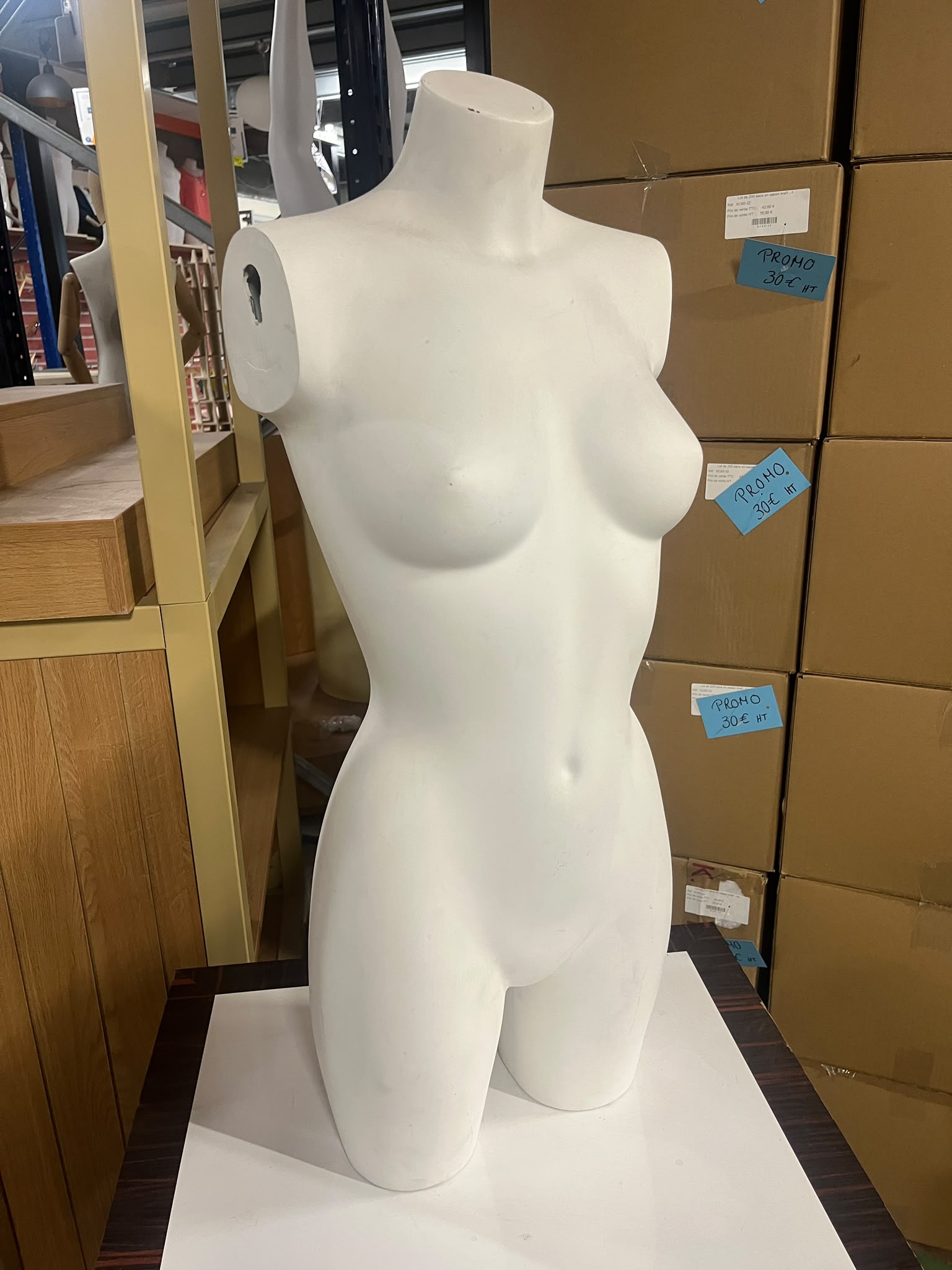 Mannequin buste femme fibre de verre blanc demi-cuisse – H87 cm