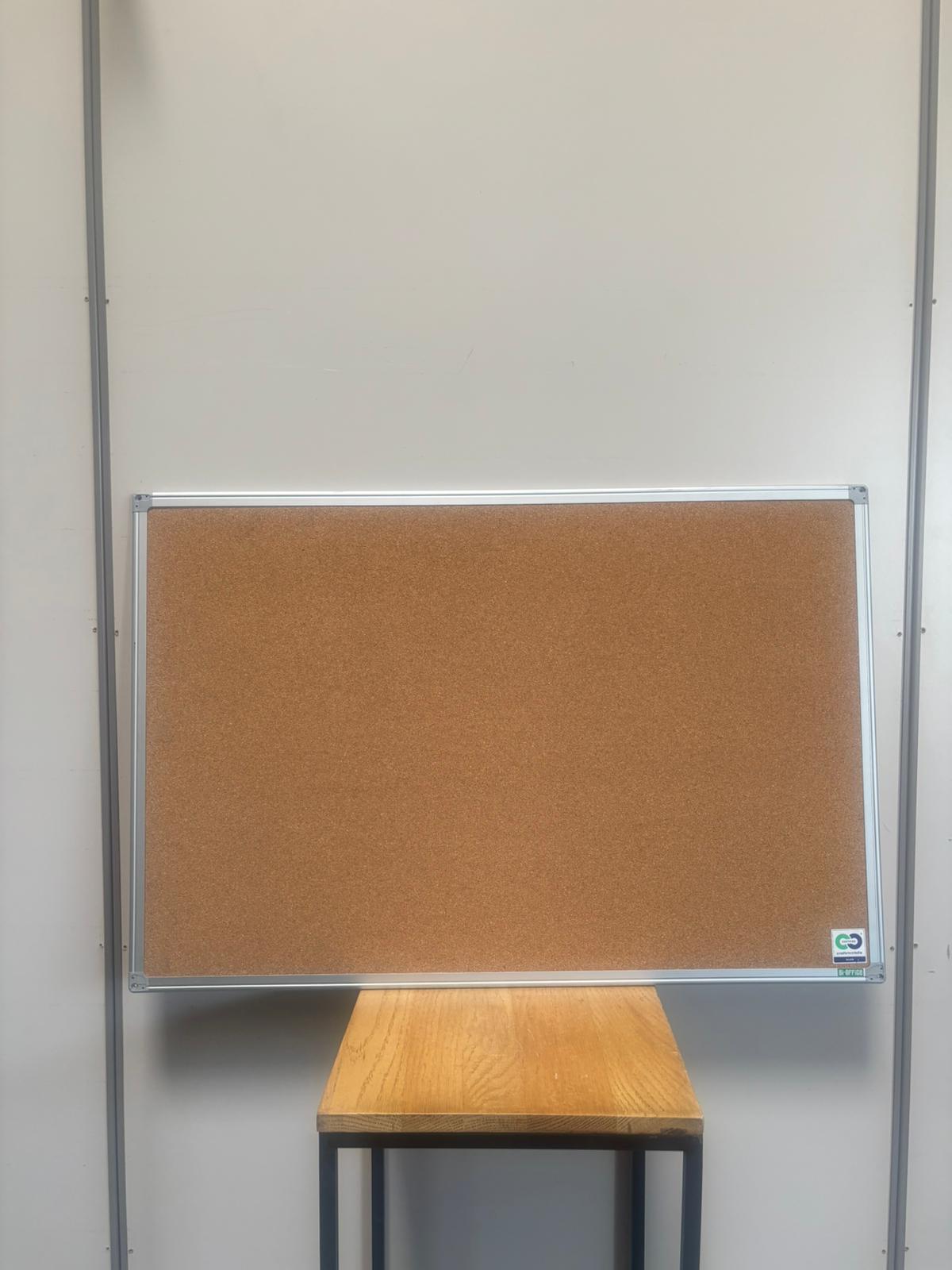 Tableau d'affichage en liège avec cadre métallique – L90 x H60 cm